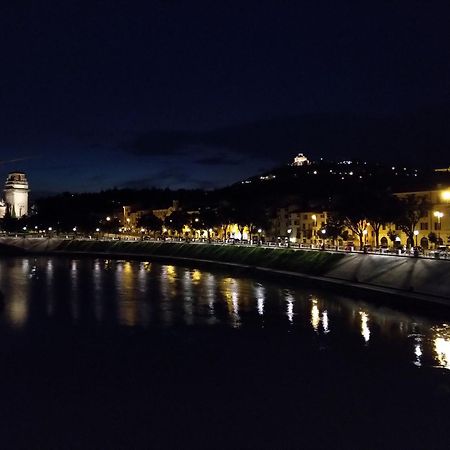 Across The River And Into The Trees Verona Exterior foto
