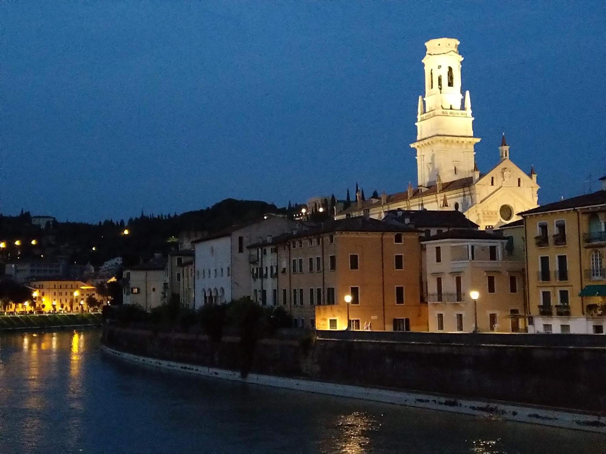 Across The River And Into The Trees Verona Exterior foto