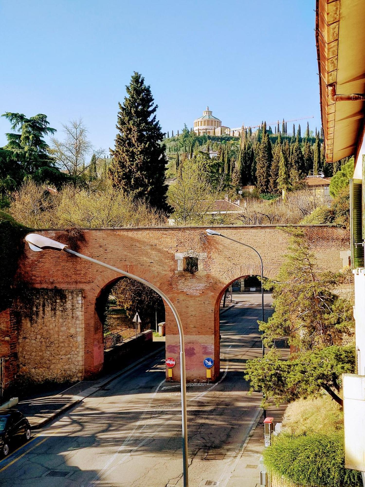 Across The River And Into The Trees Verona Exterior foto
