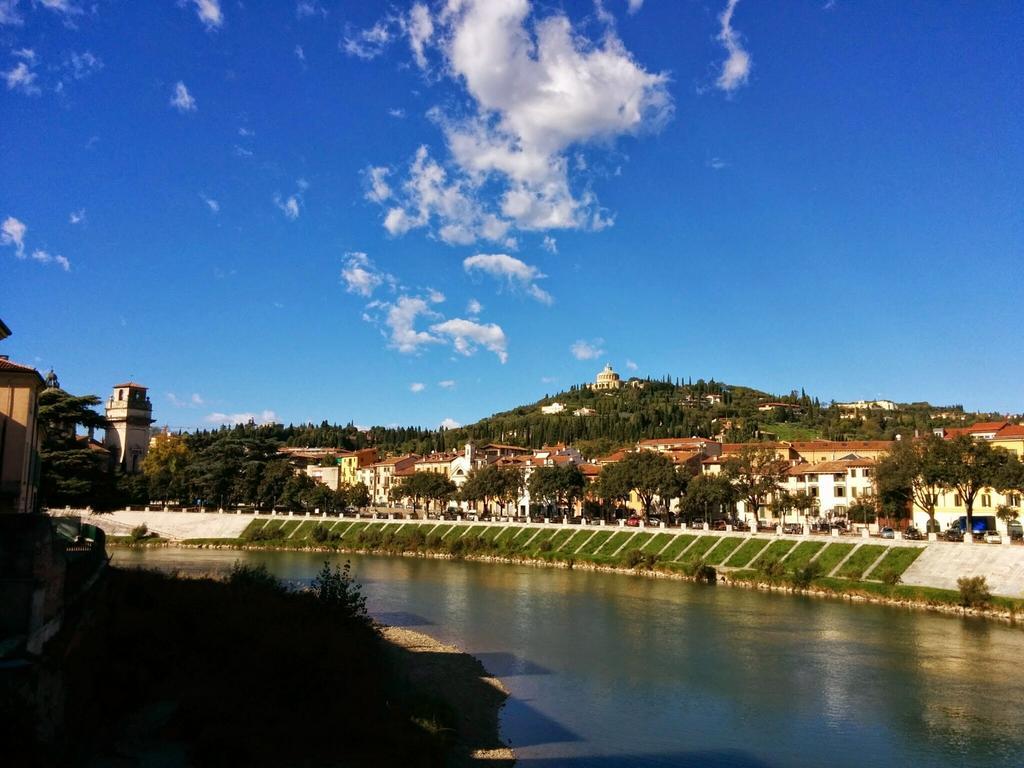 Across The River And Into The Trees Verona Zimmer foto
